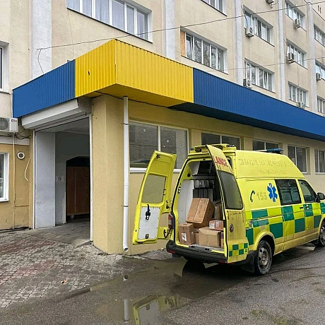 Серця повні вдячності! ❤️ Херсонська обласна лікарня отримала 300 кг життєво необхідних медичних матеріалів від Ruth Schmitt . К... - Волонтерська північ на we.ua