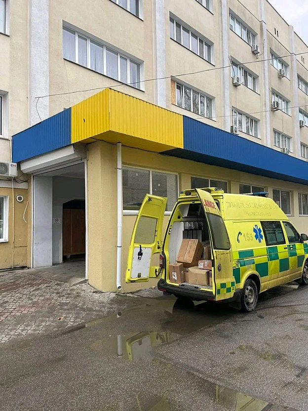 Серця повні вдячності! ❤️ Херсонська обласна лікарня отримала 300 кг життєво необхідних медичних матеріалів від Ruth Schmitt . К... - Волонтерська північ на we.ua