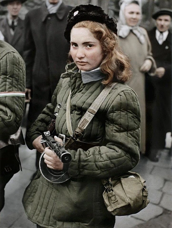 Фотографія Еріки Селеш, яку зробив данський фотокореспондент Вагн Хансен 1 листопада 1956 року, стала одним з символів Угорської... - WAS на we.ua