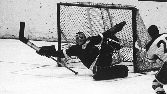 1 лютого 1970 року під час матчу чемпіонату НХЛ проти «Детройт Ред Вінгз» воротар «Нью-Йорк Рейнджерз» Террі (Тарас) Савчук зафі... - WAS на we.ua