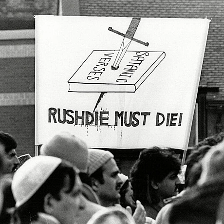 📚 У 1988 році літературний світ здригнувся від події, яка не мала прецедентів. Британський письменник індійського походження Сал... - WAS на we.ua