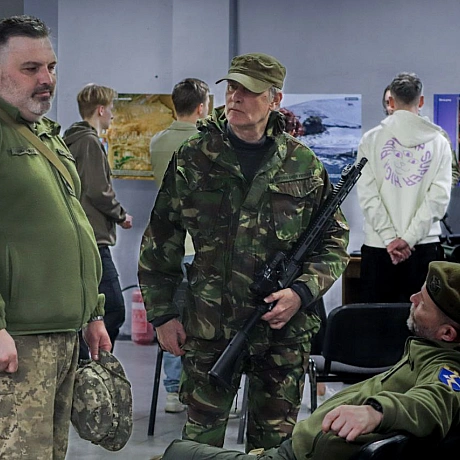 Студенти Києво-Могилянської академії проходять військовий вишкіл.Військові інструктори проводять добровільний вишкіл для студе... - Репортер інформує на we.ua