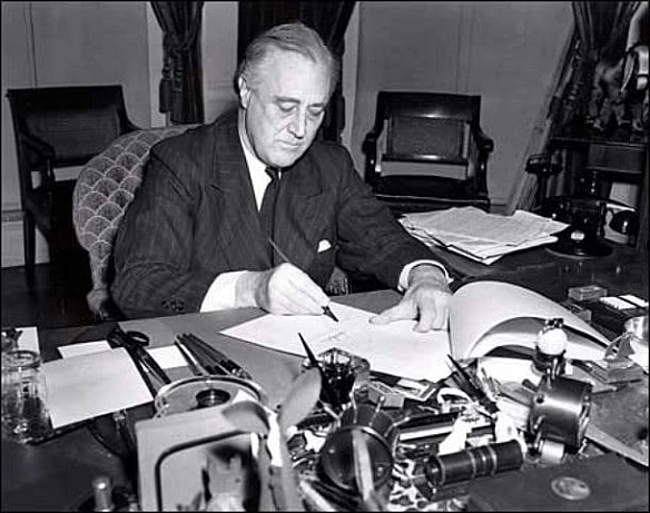 11 березня 1941 року у США набув чинності закон «Про передачу в борг або в оренду», який дозволив США надавати зброю, боєприпаси... - WAS на we.ua