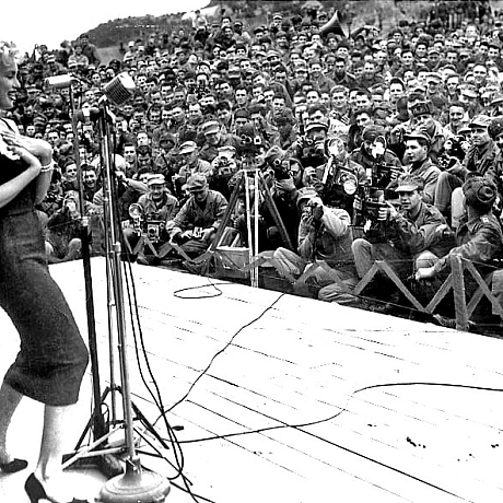 У лютому 1954 року Мерилін Монро відвідала Південну Корею, щоб підтримати американські війська, дислоковані там після Корейської... - WAS на we.ua
