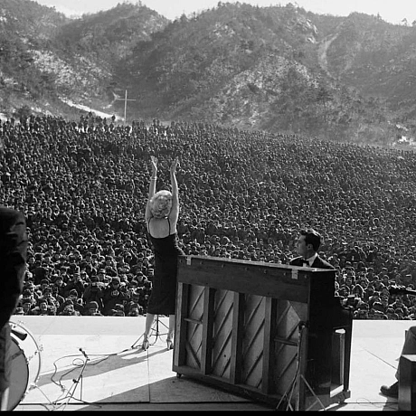 У лютому 1954 року Мерилін Монро відвідала Південну Корею, щоб підтримати американські війська, дислоковані там після Корейської... - WAS на we.ua