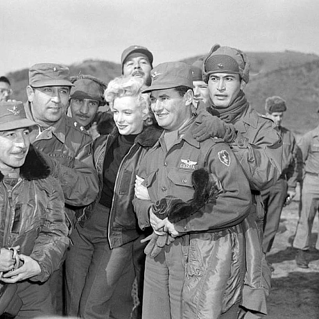 У лютому 1954 року Мерилін Монро відвідала Південну Корею, щоб підтримати американські війська, дислоковані там після Корейської... - WAS на we.ua
