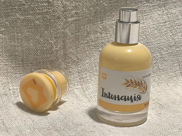 Сьогодні День ароматів або, як його ще називають, День приємних запахів. Він мене стосується, адже в співпраці з парфумерною худ... - Давай займемось текстом on we.ua