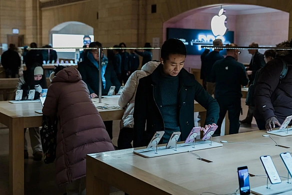 🍏Apple підніме ціни на iPhone, iPad, MacBook через нові мита Трампа - The New York TimesНові мита можуть обійтися Apple у міль... - Ціна Держави на we.ua