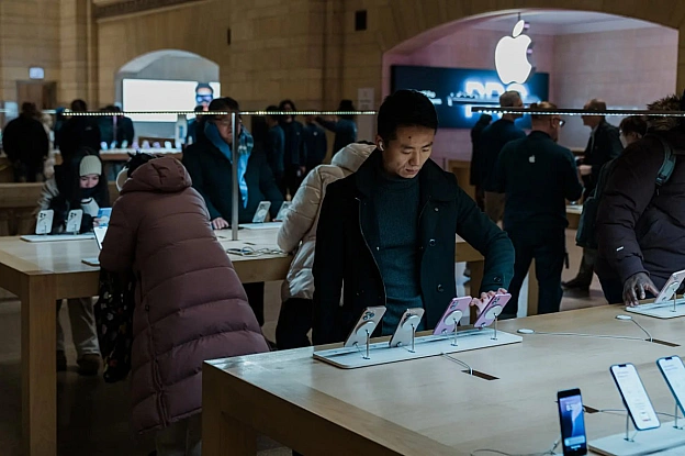 🍏Apple підніме ціни на iPhone, iPad, MacBook через нові мита Трампа - The New York TimesНові мита можуть обійтися Apple у міль... - Ціна Держави на we.ua