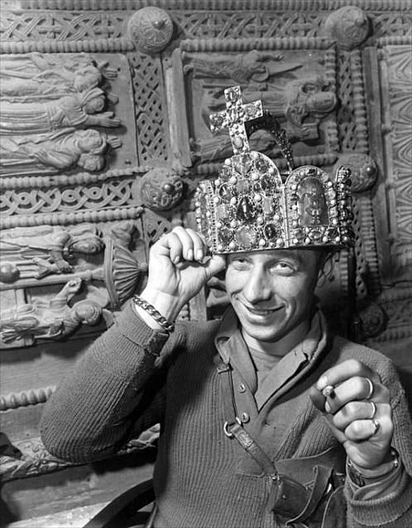 Це 29-річний рядовий першого класу 165-ї сигнальної фотороти Сигнального корпусу армії США Айван Бебкок. Фото зроблене 3 квітня ... - WAS на we.ua