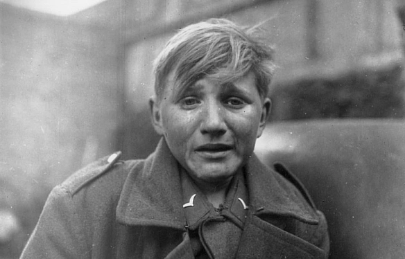 16-річний Ганс-Георг Хенке вступив до Гітлер\'югенду після смерті батька та через хворобу матері змушений був працювати, щоб під... - WAS на we.ua