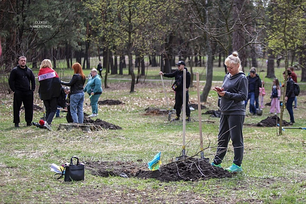 У парку Партизанської слави в рамках весняного двомісячника \