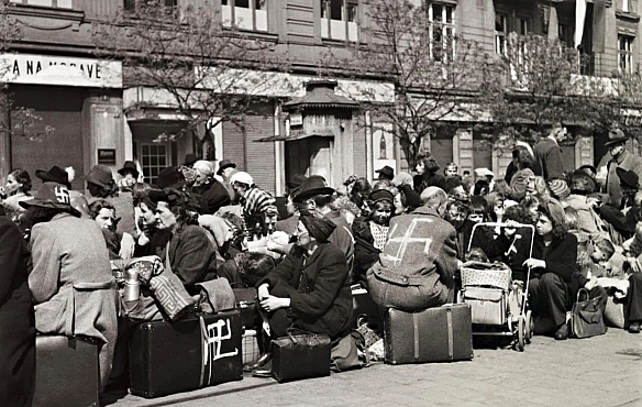1946 рік. Прага. Операція з виселення німців зі столиці — частина масштабної депортації понад двох мільйонів судетських німців з... - WAS на we.ua