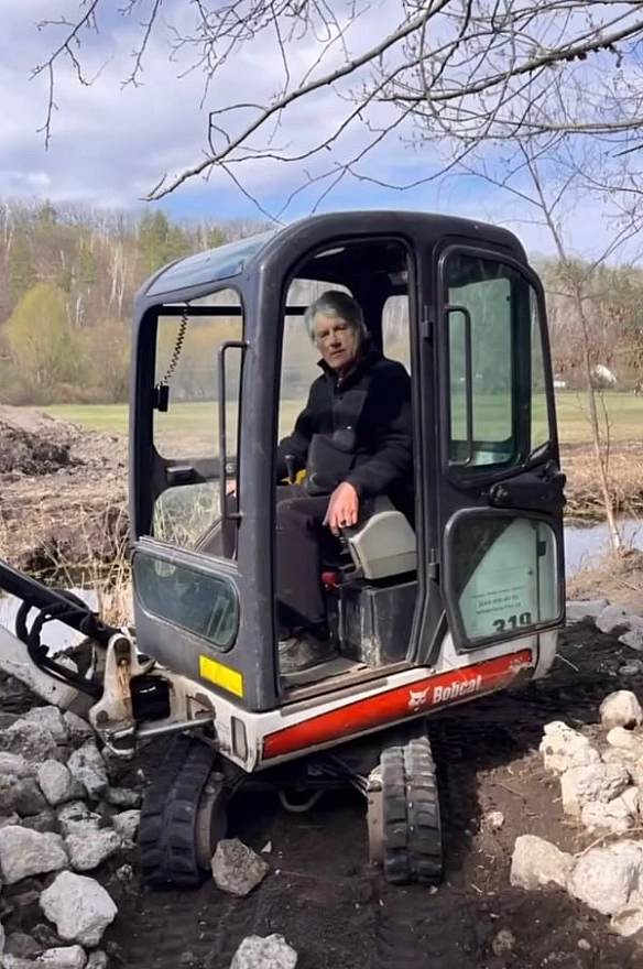 А тим часом третій президент України Віктор Ющенко підкорив екскаватор. Чому ми пишемо про це в пабліку про історію? Тому що Вік... - WAS на we.ua