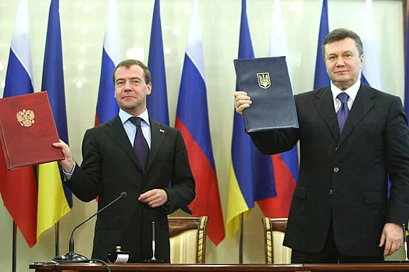 21 квітня 2010 року в Харкові президент України Віктор Янукович і президент росії Дмітрій Мєдвєдєв підписали угоди, які увійшли ... - WAS на we.ua