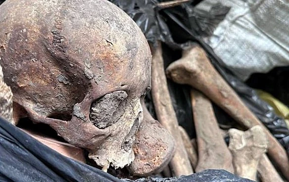 А тим часом у Києві на Подолі Нацполіція знайшла 10 тон людських кісток у пакетах! Поліціанти побачили в соцмережі інформацію пр... - WAS на we.ua