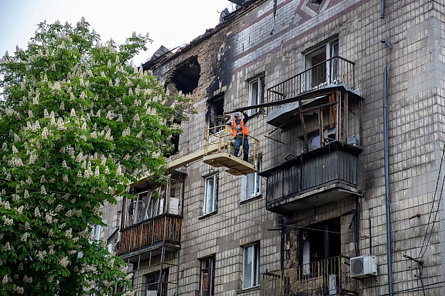 🧹Комунальні служби Києва ліквідовують наслідки нічної та вранішньої атаки▫️ У Святошинському та Шевченківському районах 80 пра... - КМДА – офіційний канал на we.ua