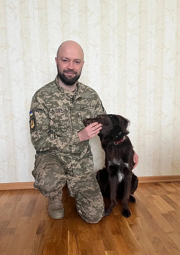 У нашого адміністративного директора Костянтина Лациби, що нині служить у лавах ЗСУ, день народження. Привітайте його своєю грив... - Ціна Держави на we.ua