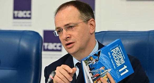 Ви наївно вважаєте, що факти в історії — головне. Відкрийте очі: на них вже давно ніхто не звертає уваги! Головне — їх трактуван... - WAS на we.ua