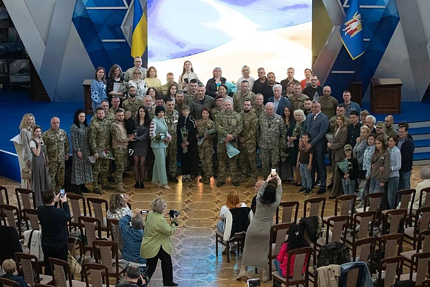Віталій Кличко: З нагоди Дня Героїв України вручив військовим і волонтерам 48 відзнак від столиці: медалі \
