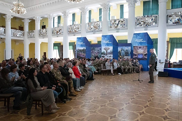 Віталій Кличко: З нагоди Дня Героїв України вручив військовим і волонтерам 48 відзнак від столиці: медалі \