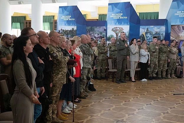 Віталій Кличко: З нагоди Дня Героїв України вручив військовим і волонтерам 48 відзнак від столиці: медалі \
