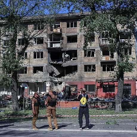 Київ: Наслідки нічної атаки. 💔🇺🇦Столиця зазнала масованої атаки. Є постраждалі та руйнування.Але Українці незламні, всі комун... - Репортер інформує на we.ua