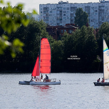 Оболонські озера: Дім для вітрильників! ⛵💙Літо в розпалі, і вітрильники знову на воді! Оболонські озера, як завжди, приваблюють... - на we.ua