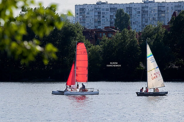 Оболонські озера: Дім для вітрильників! ⛵💙Літо в розпалі, і вітрильники знову на воді! Оболонські озера, як завжди, приваблюють... - Репортер інформує on we.ua