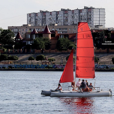 Оболонські озера: Дім для вітрильників! ⛵💙Літо в розпалі, і вітрильники знову на воді! Оболонські озера, як завжди, приваблюють... - на we.ua
