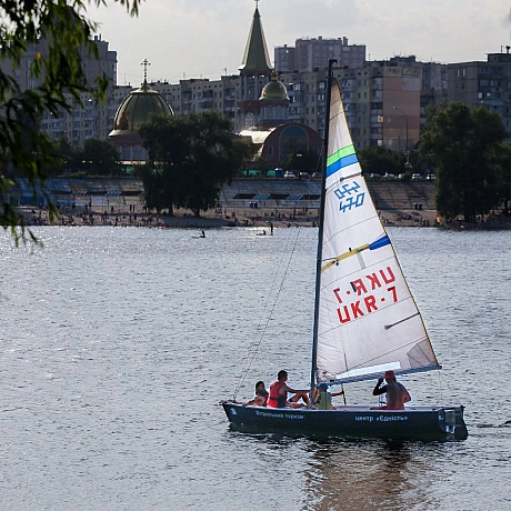 Оболонські озера: Дім для вітрильників! ⛵💙Літо в розпалі, і вітрильники знову на воді! Оболонські озера, як завжди, приваблюють... - на we.ua