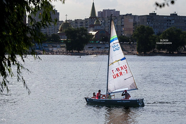 Оболонські озера: Дім для вітрильників! ⛵💙Літо в розпалі, і вітрильники знову на воді! Оболонські озера, як завжди, приваблюють... - Репортер інформує on we.ua