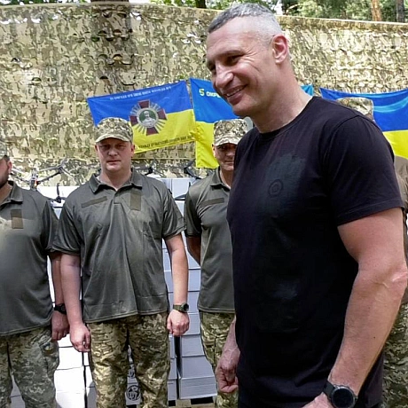 Віталій Кличко: Громада столиці продовжує допомагати військовим. І сьогодні бійцям 12-го армійського корпусу ЗСУ передав на найг... - КМДА – офіційний канал на we.ua