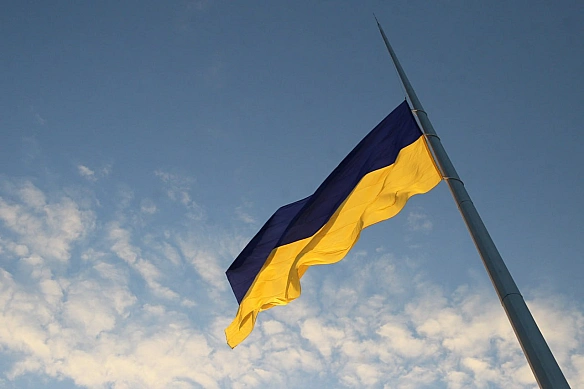 🇺🇦16 липня в Києві через прогнозоване погіршення погодних умов тимчасово приспустили головний прапор УкраїниЗа інформацією син... - КМДА – офіційний канал на we.ua