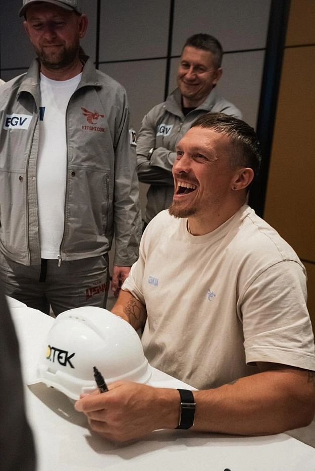 ❤️‍🔥 Справжні емоції та непохитна віра в перемогу: Олександр Усик зустрівся з ветеранами російсько-української війниНаш легенд... - ДТЕК на we.ua