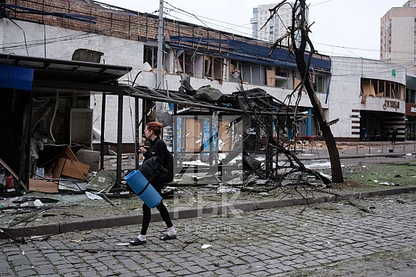 Киів. Вхід у метро після нічної атаки росіян. - Баба і Кіт на we.ua