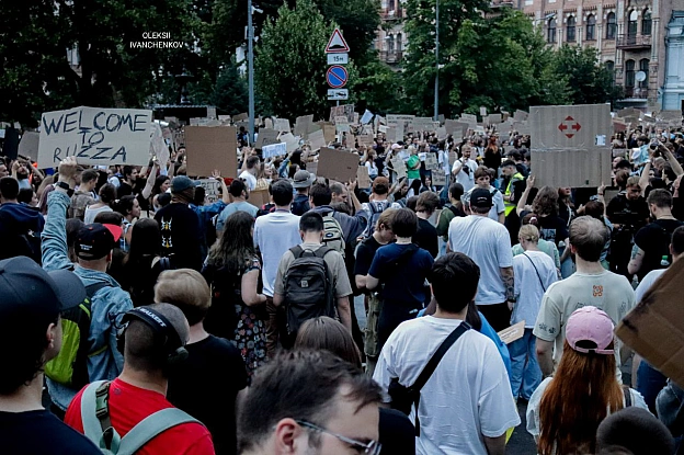 Українці протестують проти закону щодо НАБУ та САП! ✊🇺🇦Вчора відбулися масові мітинги проти законопроєкту #12414, який, за сло... - Репортер інформує on we.ua