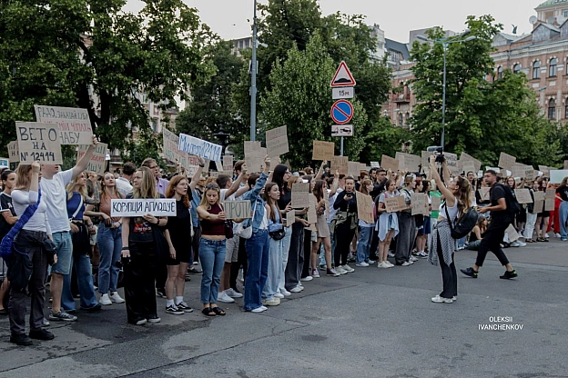 Українці протестують проти закону щодо НАБУ та САП! ✊🇺🇦Вчора відбулися масові мітинги проти законопроєкту #12414, який, за сло... - Репортер інформує on we.ua