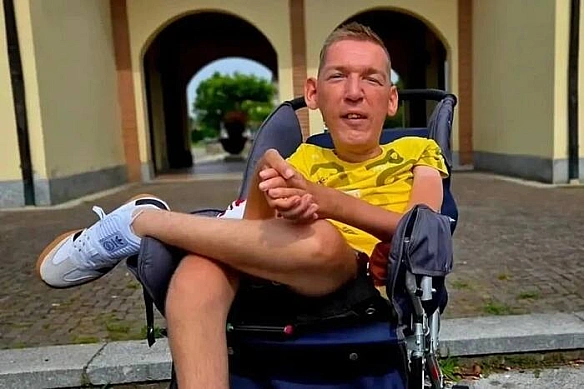 Львівʼянину Назарію Гусакову, який збирав гроші на лікування СМА, повідомили про підозру у шахрайстві Збирати гроші на лікуван... - UkraineNow on we.ua
