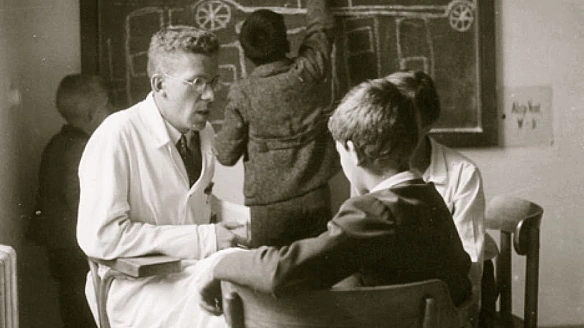У 1944 р. віденський педіатр Ганс Аспергер опублікував статтю про дітей, яких досліджував з 1938 року, із соціальними труднощами... - WAS на we.ua
