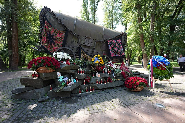 🙏2 серпня 2025 року, у Міжнародний день памʼяті жертв геноциду ромів, у виставковому центрі «Жива памʼять» Національного історик... - Український інститут національної пам'яті на we.ua