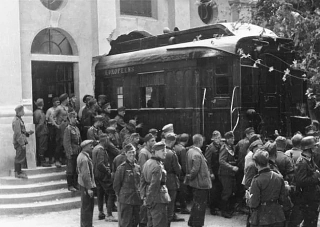 Німецькі солдати вивозять із паризького музею вагон, у якому 11 листопада 1918 року було підписано перемир’я, аби символічно вик... - WAS на we.ua