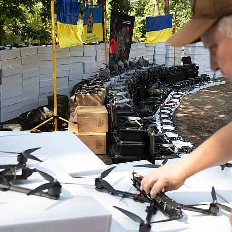 Віталій Кличко: Передав від громади столиці на фронт бійцям 5-ї окремої штурмової Київської бригади ЗСУ іще 900 БпЛА. Зокрема, 8... - КМДА – офіційний канал на we.ua