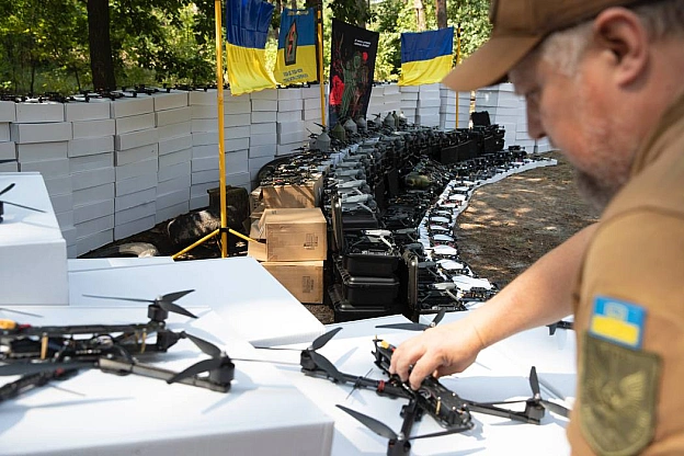 Віталій Кличко: Передав від громади столиці на фронт бійцям 5-ї окремої штурмової Київської бригади ЗСУ іще 900 БпЛА. Зокрема, 8... - КМДА – офіційний канал на we.ua