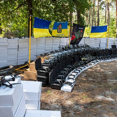 Віталій Кличко: Передав від громади столиці на фронт бійцям 5-ї окремої штурмової Київської бригади ЗСУ іще 900 БпЛА. Зокрема, 8... - КМДА – офіційний канал на we.ua