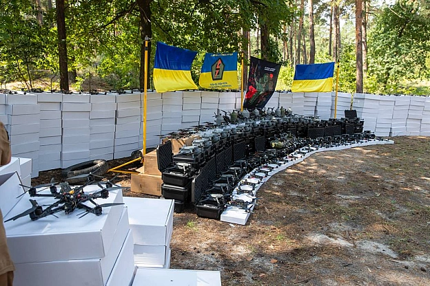 Віталій Кличко: Передав від громади столиці на фронт бійцям 5-ї окремої штурмової Київської бригади ЗСУ іще 900 БпЛА. Зокрема, 8... - КМДА – офіційний канал на we.ua