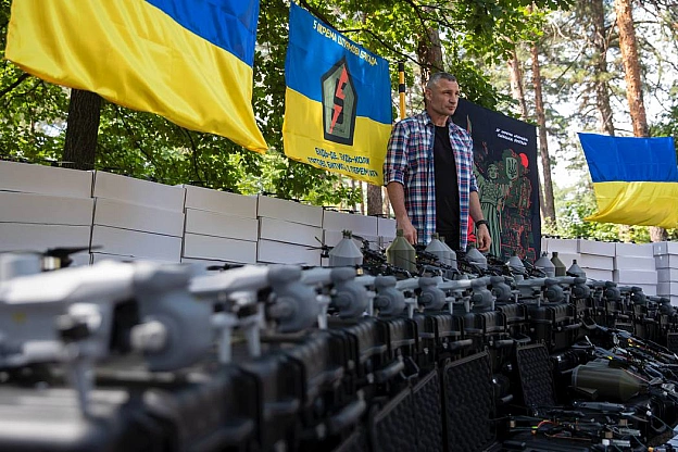 Віталій Кличко: Передав від громади столиці на фронт бійцям 5-ї окремої штурмової Київської бригади ЗСУ іще 900 БпЛА. Зокрема, 8... - КМДА – офіційний канал на we.ua