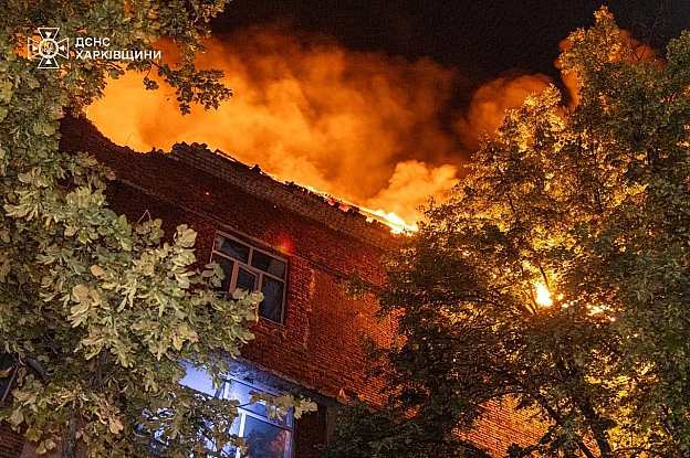 Вночі БпЛА влучив по цивільному підприємству в Салтівському районі ХарковаСталася пожежа на площі 500 кв. м. Постраждали двоє ... - UkraineNow на we.ua