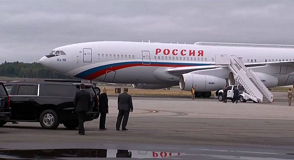 путіна на зустрічі «три на три» супроводжуватимуть Лавров і Ушаков Літак путіна також приземлявся на Алясці.✅ Ми у WhatsApp ... - UkraineNow on we.ua