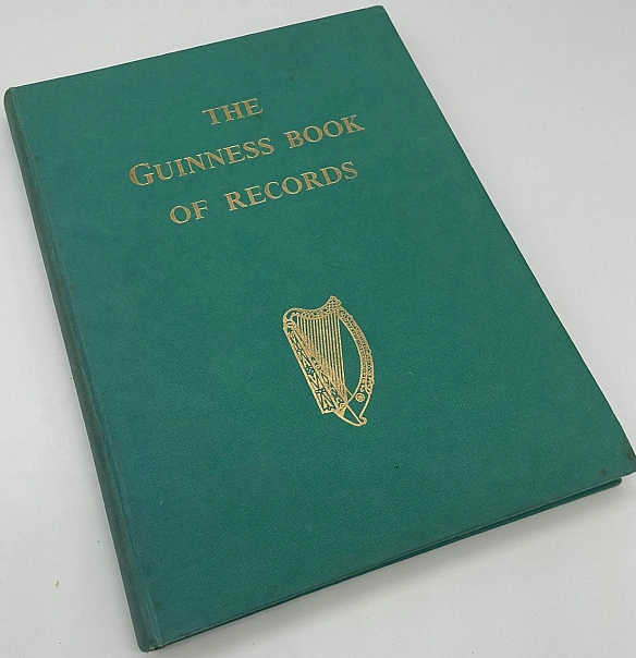 27 серпня 1955 року в Лондоні вийшла перша, 198-сторінкова книга The Guinness Book of Records («Книга рекордів Гіннеса») накладо... - WAS на we.ua